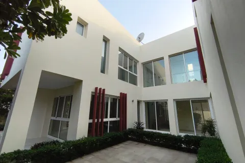 6 bedrooms Villa in Muscat, Oman No. 108484 3
