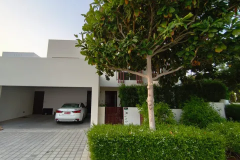 6 bedrooms Villa in Muscat, Oman No. 108484