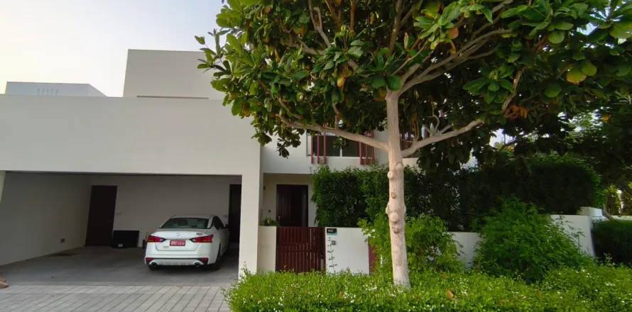 6 bedrooms Villa in Muscat, Oman No. 108484