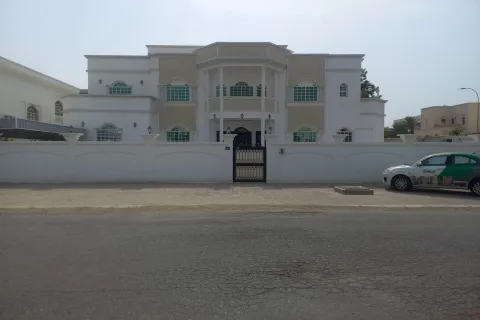 8 bedrooms Villa in Muscat, Oman No. 108485