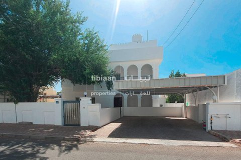 4 bedrooms Villa in Muscat, Oman No. 53845