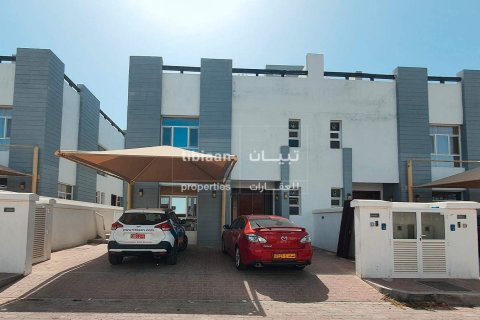 4 bedrooms Townhouse in Muscat, Oman No. 53849