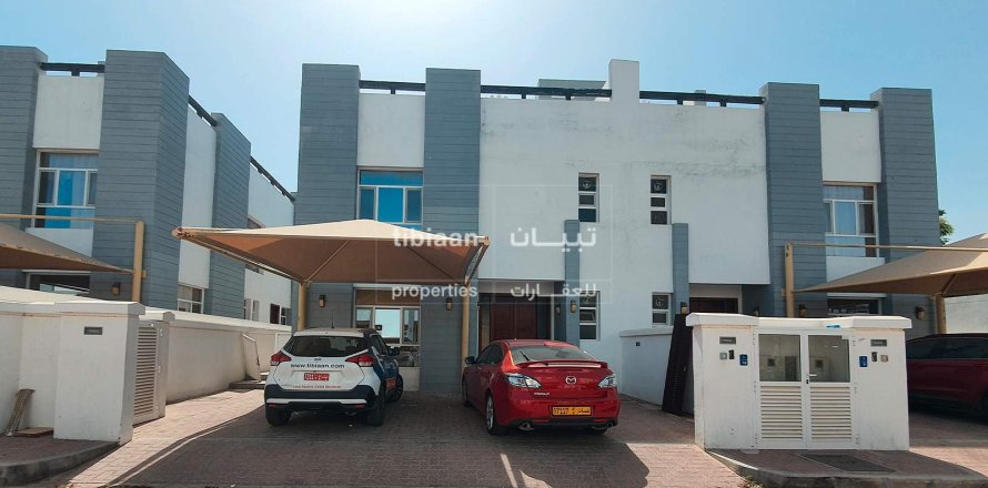 4 bedrooms Townhouse in Muscat, Oman No. 53849