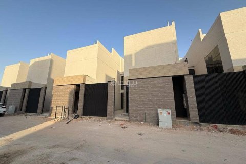 5 bedrooms Villa in Riyadh, Saudi Arabia No. 62528