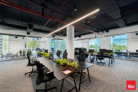 370.5m² Office in Sheikh Zayed Road, UAE No. 165948