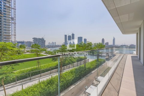 Appartement de 2 chambres à EMAAR Beachfront, UAE No. 62252