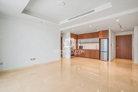 1 bedroom Apartment in EMAAR Beachfront, UAE No. 62256 4