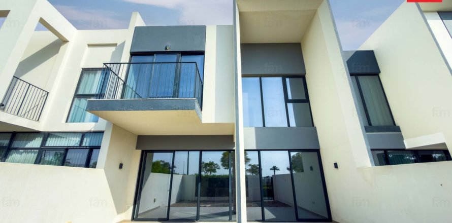 3 bedrooms Villa in Dubai, UAE No. 186046