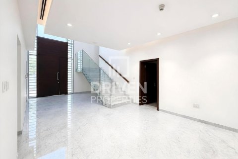 Villa de 4 dormitorios en District One, UAE No. 192579 3