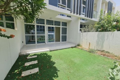 Townhouse de 2 dormitorios en Dubai, UAE No. 166953