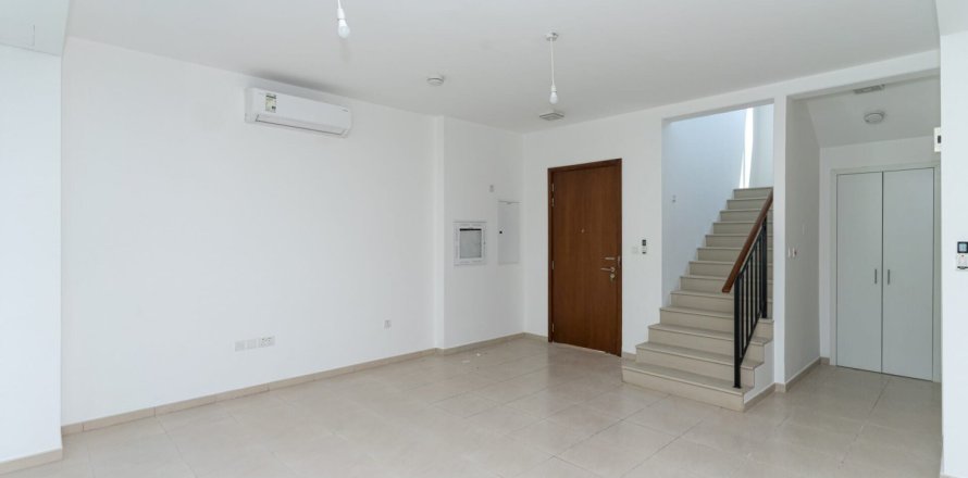 3 bedrooms Townhouse in Zahra Townhouses, UAE No. 166951