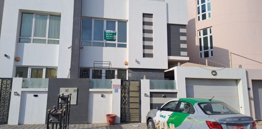 4 bedrooms Villa in Muscat, Oman No. 54583