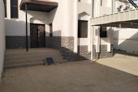4 bedrooms Villa in Muscat, Oman No. 54584