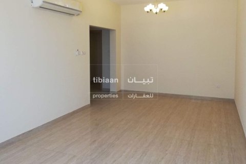 Apartment de 2 dormitorios en As Sib, Oman No. 54138 4