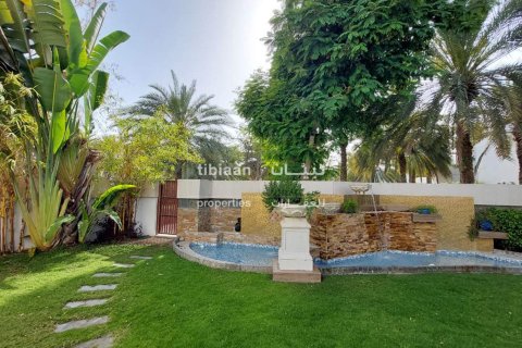 Villa de 5 dormitorios en Muscat, Oman No. 53393 3