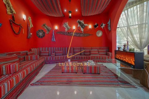 8 bedrooms Villa in Sector E, UAE No. 198256 7