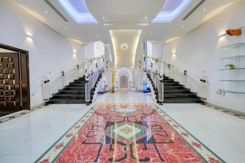 8 bedrooms Villa in Sector E, UAE No. 198256 6