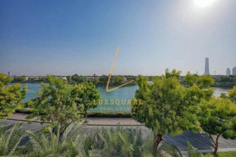 8 bedrooms Villa in Sector E, UAE No. 198256 3