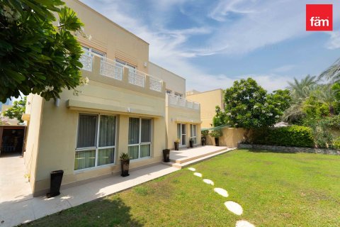 5 bedrooms Villa in Dubai, UAE No. 186299 4