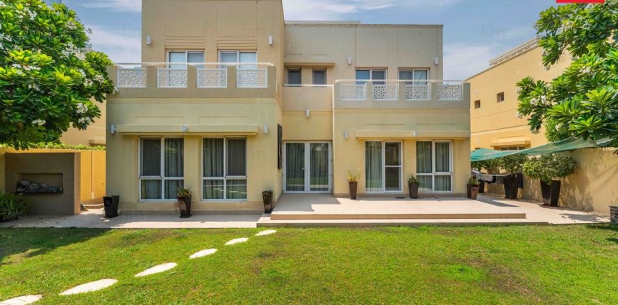 5 bedrooms Villa in Dubai, UAE No. 186299