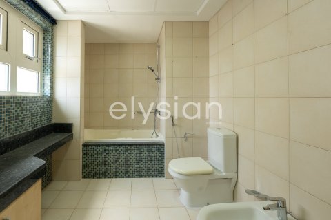 Appartement de 3 chambres à Shoreline Apartments, UAE No. 64924 9