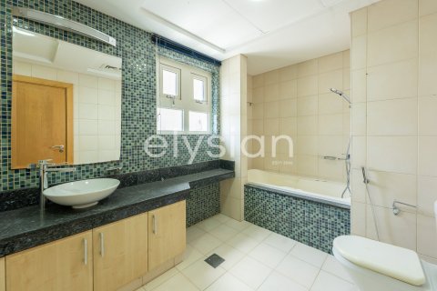 Appartement de 3 chambres à Shoreline Apartments, UAE No. 64924 10