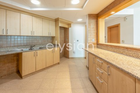 Appartement de 3 chambres à Shoreline Apartments, UAE No. 64924 18