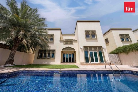 Villa de 3 dormitorios en Jumeirah Park, UAE No. 161767