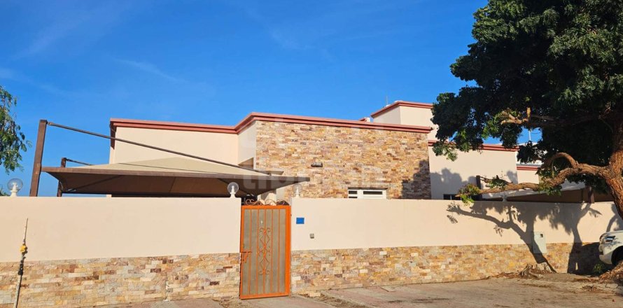 3 bedrooms Villa in As Sib, Oman No. 53630