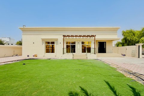 4 bedrooms Villa in Dubai, UAE No. 208812