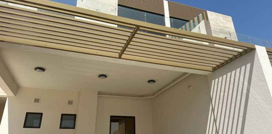 4 bedrooms Townhouse in Dubai, UAE No. 207978