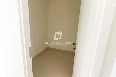 Appartement de 3 chambres à EMAAR Beachfront, UAE No. 129745 16