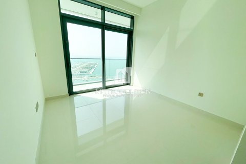 Appartement de 3 chambres à EMAAR Beachfront, UAE No. 129745 9