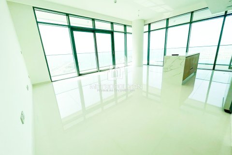 Appartement de 3 chambres à EMAAR Beachfront, UAE No. 129745