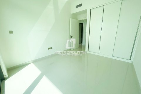 Appartement de 3 chambres à EMAAR Beachfront, UAE No. 129745 10