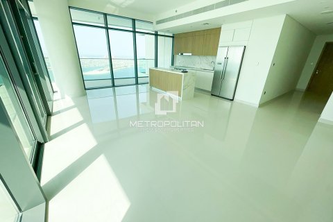 Appartement de 3 chambres à EMAAR Beachfront, UAE No. 129745 3