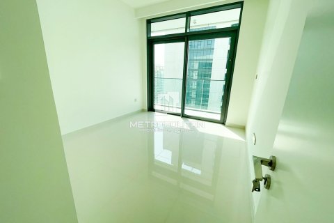 Appartement de 3 chambres à EMAAR Beachfront, UAE No. 129745 11