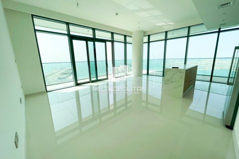 Appartement de 3 chambres à EMAAR Beachfront, UAE No. 129745 6