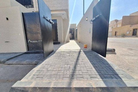 Villa de 5 chambres à Riyadh, Saudi Arabia No. 60227 4