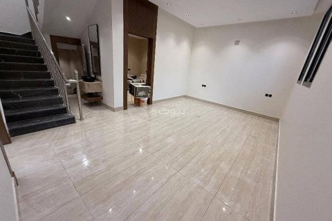 Villa de 5 dormitorios en Riyadh, Saudi Arabia No. 67350 8