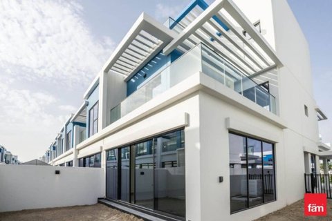 5 bedrooms Villa in Dubai, UAE No. 163828