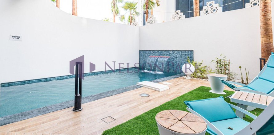 5 bedrooms Villa in Doha, Qatar No. 56728