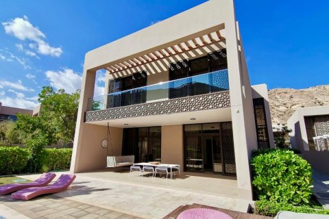 4 bedrooms Townhouse in Muscat, Oman No. 54805