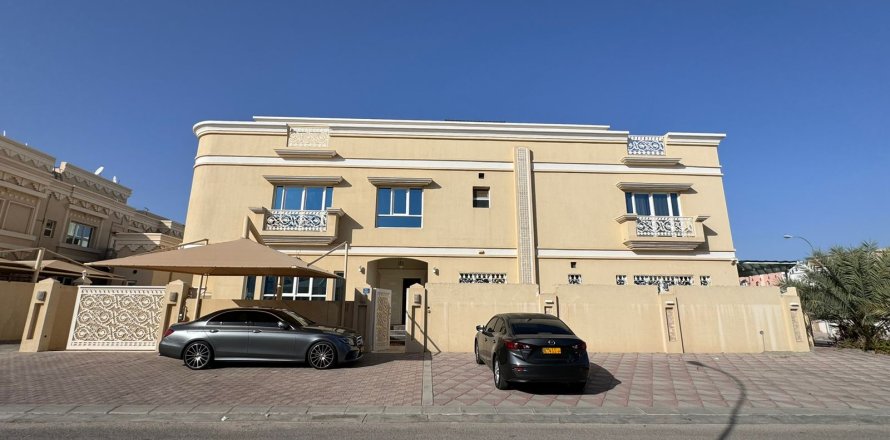 Villa Jumelée de 5 chambres à As Sib, Oman No. 54802