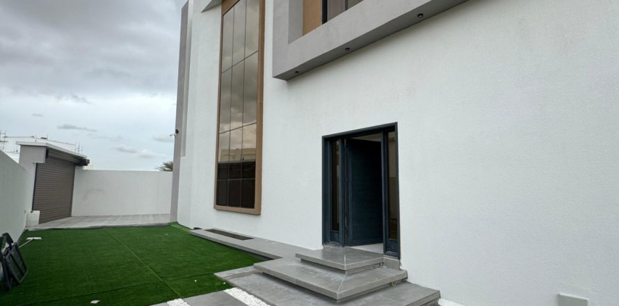 Villa de 5 chambres à Bawshar, Oman No. 54804