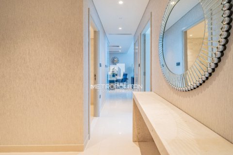 Appartement de 2 chambres à EMAAR Beachfront, UAE No. 128243 3