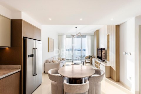 Apartment de 2 dormitorios en EMAAR Beachfront, UAE No. 192349 4