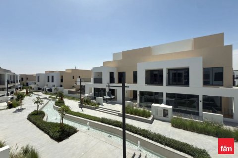 4 bedrooms Villa in Dubai, UAE No. 163286