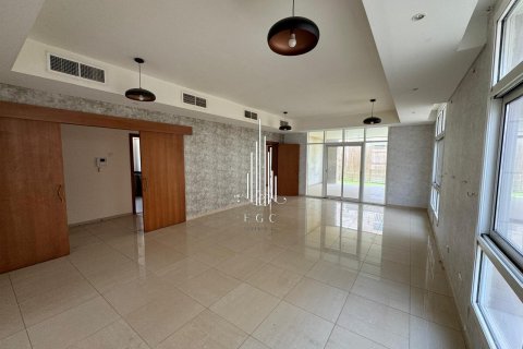 4 bedrooms Villa in Khalifa City, UAE No. 32166