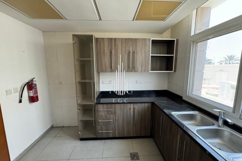 Villa de 4 dormitorios en Khalifa City, UAE No. 32166 13